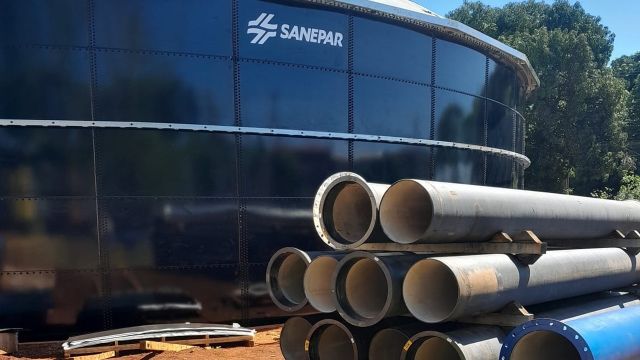 Imagem referente a notícia: Sanepar cumpre mais uma etapa da obra de interligação do novo reservatório de água tratada na região da Vila A