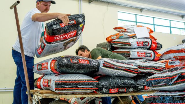 Imagem referente a notícia: Causa animal: Prefeitura de Foz inicia distribuição de ração para protetores cadastrados