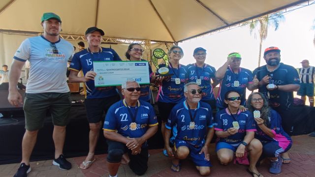Imagem referente a notícia: Equipe iguaçuense 60+ conquista pódio no Vôlei de Praia Adaptado durante o Verão Maior Paraná