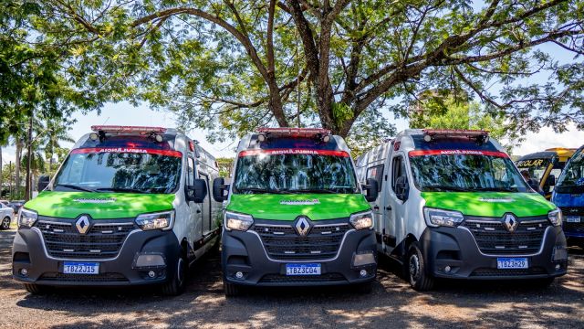 Imagem referente a notícia: Prefeitura de Foz amplia frota da saúde com 3 novas ambulâncias entregues em parceria com o Estado