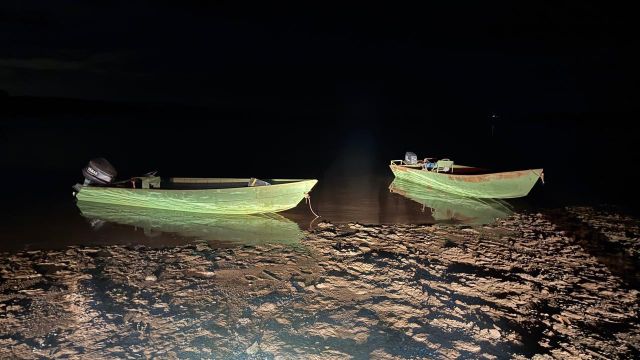 Imagem referente a notícia: Megaoperação no Lago de Itaipu termina com mais de 1 tonelada de maconha apreendida no Paraná