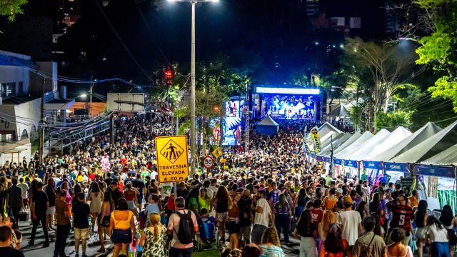 Imagem referente a notícia: Com público recorde, FozFolia entra para a história do melhor Carnaval de Foz