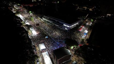 Imagem referente a notícia: Que Carnaval foi esse? FozFolia 2026 entra para a história com público recorde