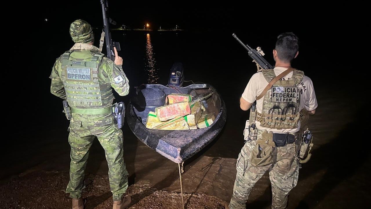 Interceptação no Lago de Itaipu termina com quase 700 kg de maconha e fuga cinematográfica na fronteira