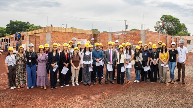 Imagem referente a notícia: Representantes federais visitam obra da Casa da Mulher Brasileira, em Foz do Iguaçu