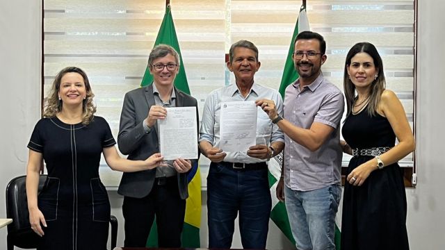 Imagem referente a notícia: Prefeitura de Foz do Iguaçu firma parceria com a Unioeste para reforçar atendimento na atenção primária