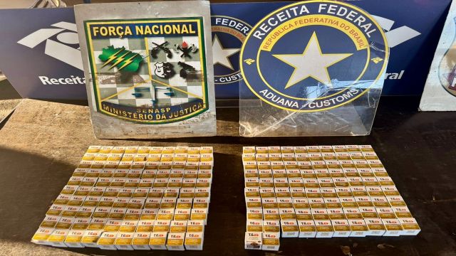 Imagem referente a notícia: Receita Federal apreende medicamentos para emagrecer avaliados em R$ 150 mil ocultos em fundo falso de veículo